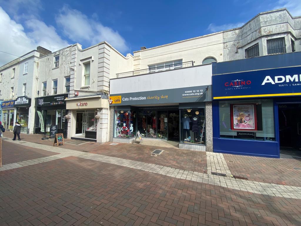Lot: 117 - FREEHOLD TOWN CENTRE INVESTMENT - Front of property taken from Poole High Street
